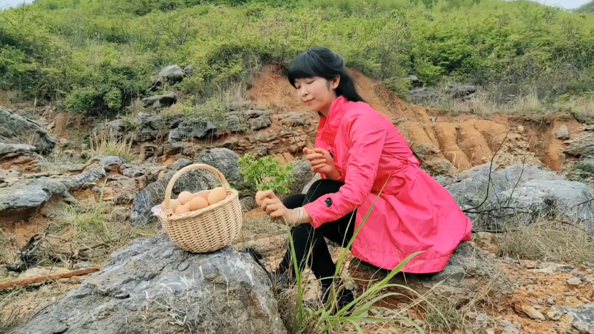 姑娘买30个毛鸡蛋来吃,这样制作毛鸡蛋还是第一次见,一口一个